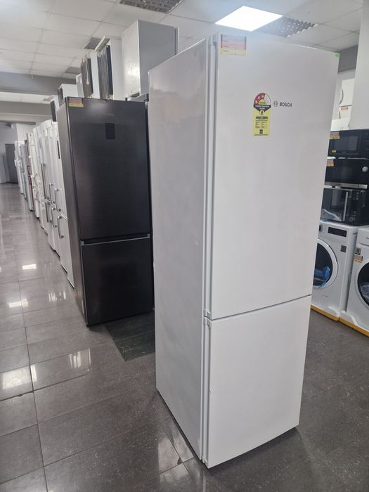 Хладилник с фризер Bosch 357 литра
