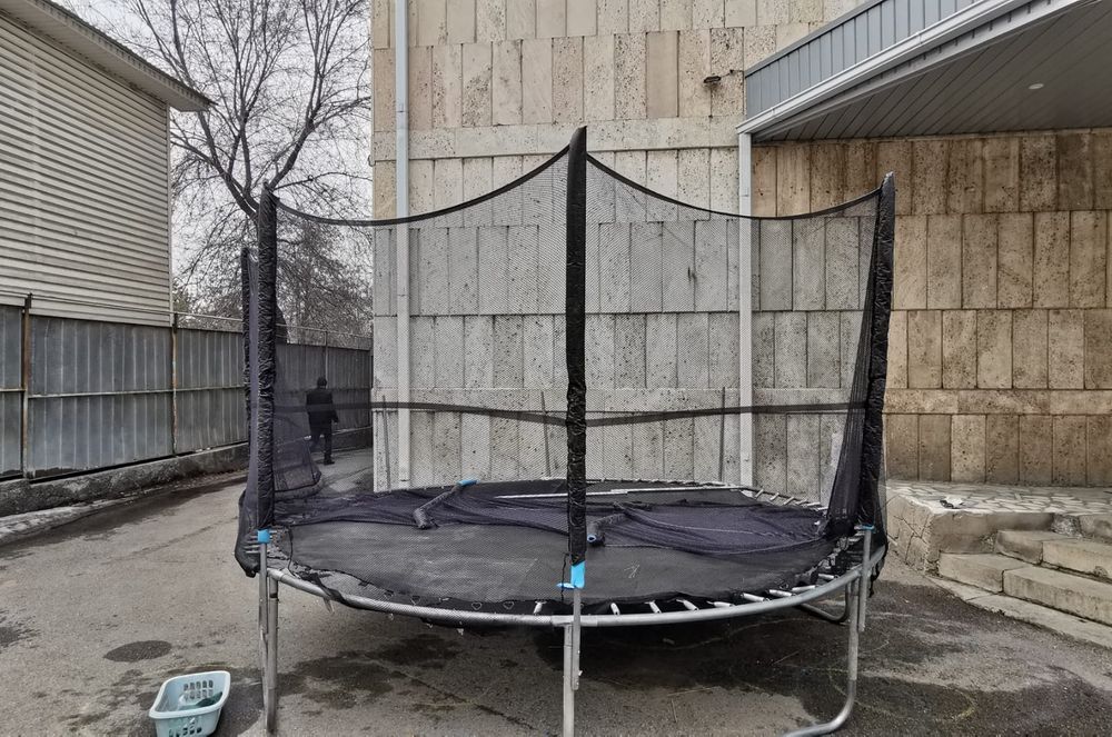 Батут с сеткой для игр