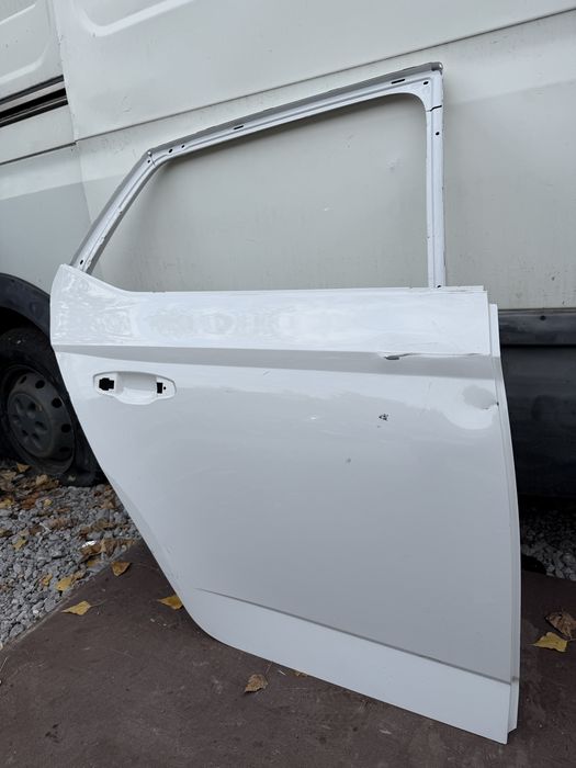Врата Skoda Fabia 3 2014 год.- Хечбег