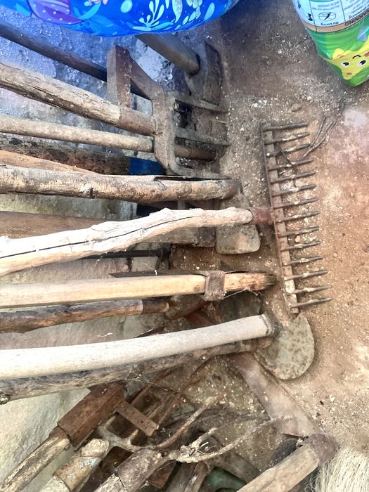 Комплект стари градински инструменти