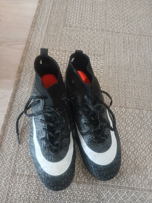 Футбольные сороконожки Nike