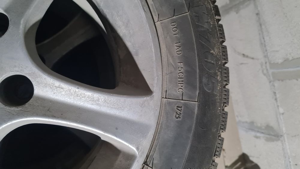 Комплект шин с дисками на nissan cefiro