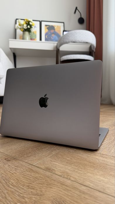 MacBook Pro 13 2019 Touch Bar / ИДЕАЛ / 317 циклов