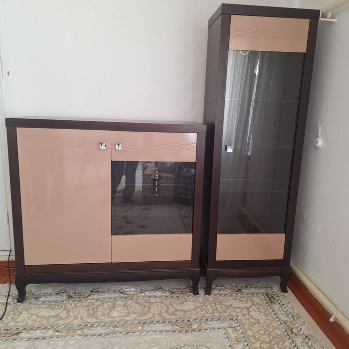 Продам сервант из дерева
