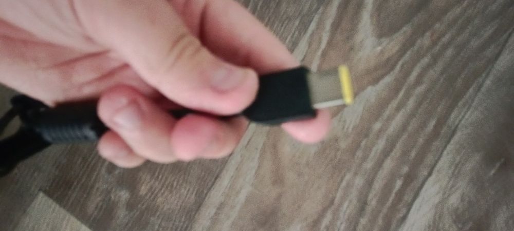 Продам зарядку для Lenovo б/у