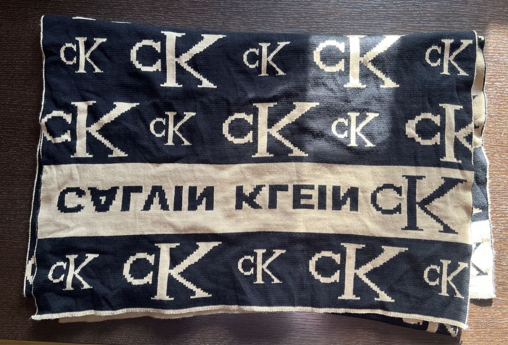 Fular Calvin Klein , autentic , impecabil