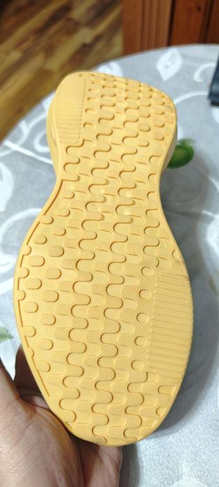 Чисто нови маратонки 44 номер водо устойчиви