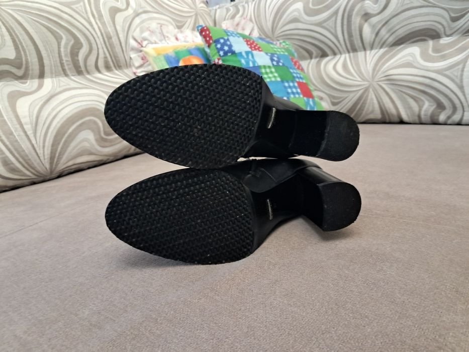 Продам кожаные сапоги