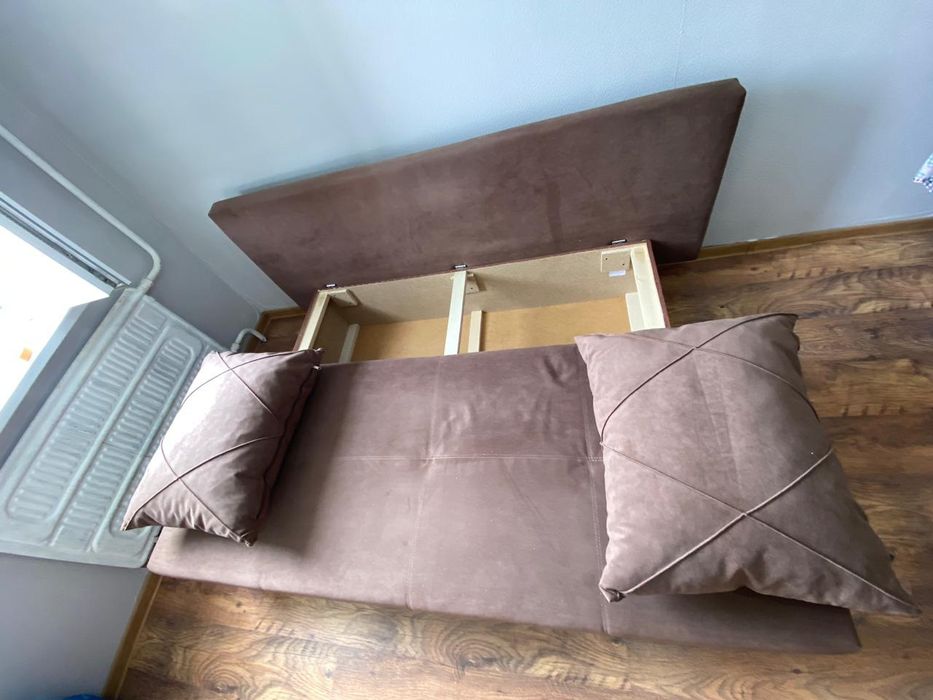 Продам два дивана