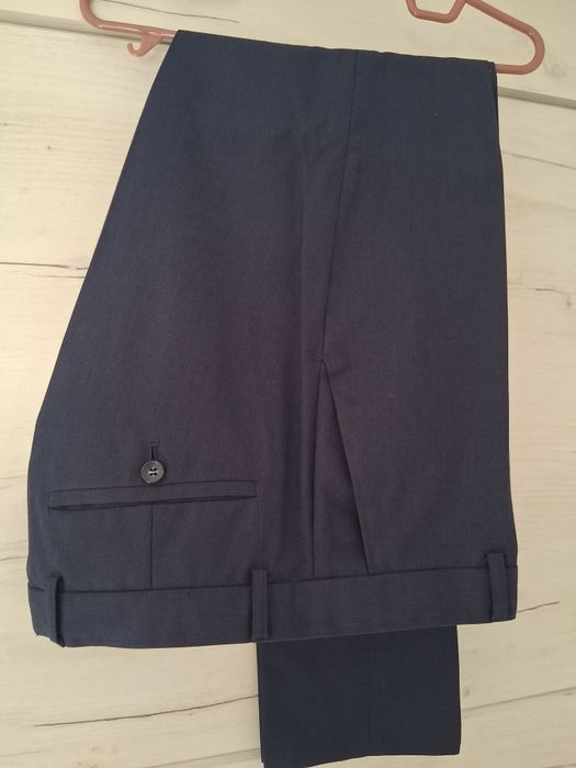 Costum barbati slim marimea 48   , sacou , pantaloni marimea 48.  camasa slim 43 purtat o singura data