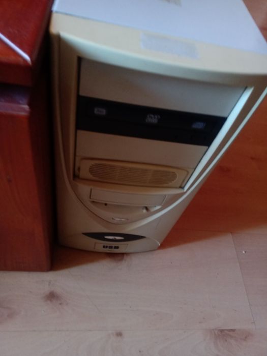 Два броя компютри отново време