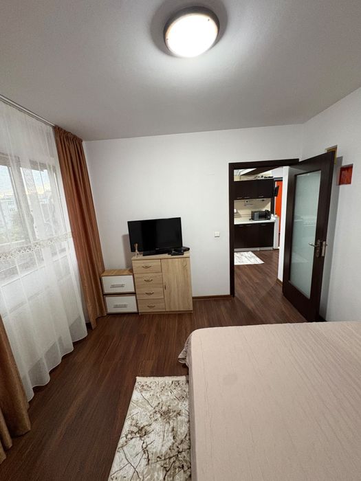 Închiriez apartament