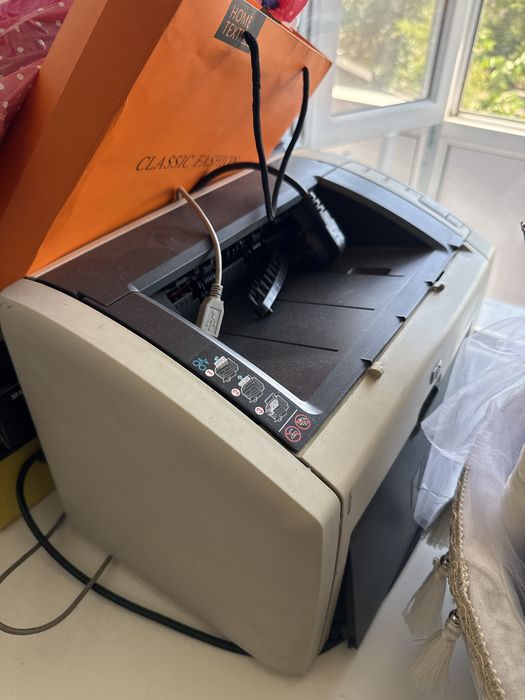 Продам принтер laserjet 1022