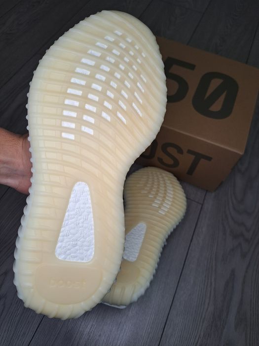 Yeezy Boost 350 V2 Bone, Mărimea 42