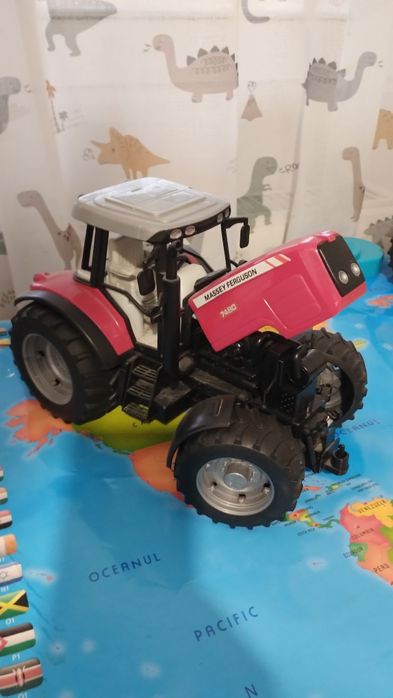 Vând tractor Massey Ferguson bruder