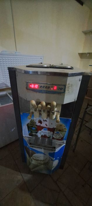 Frezer Muzqaymoq aparat srochno sotiladi