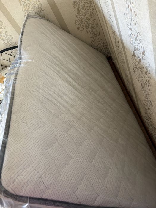 Матрас 120х200 чистый