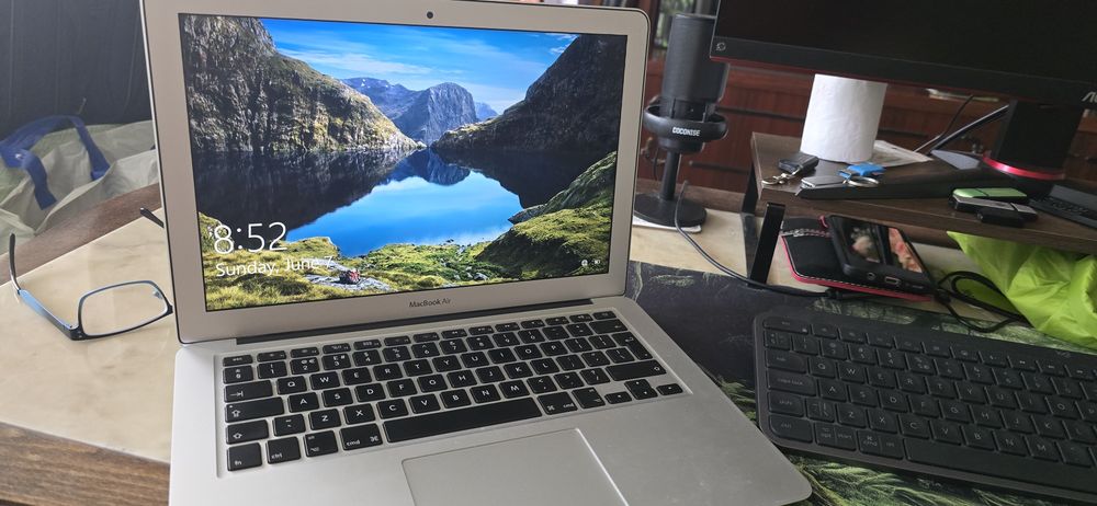 MacBook Air 13 inch 2014 A1466 256GB – Отлично състояние, Windows 10