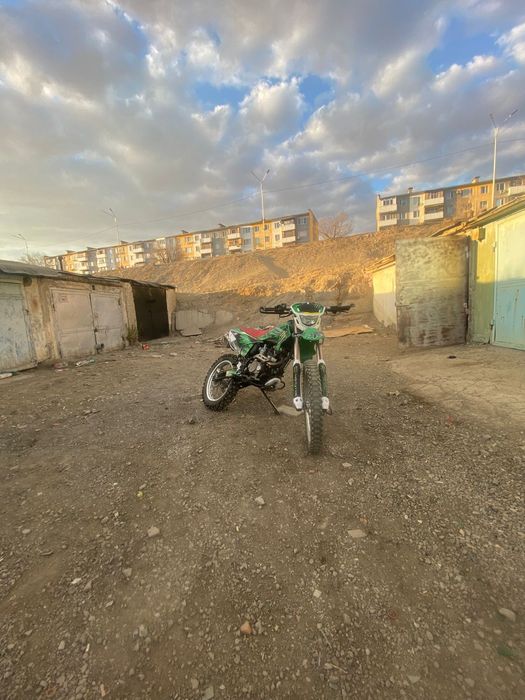 Продам мотоцикл эндуро 250куб