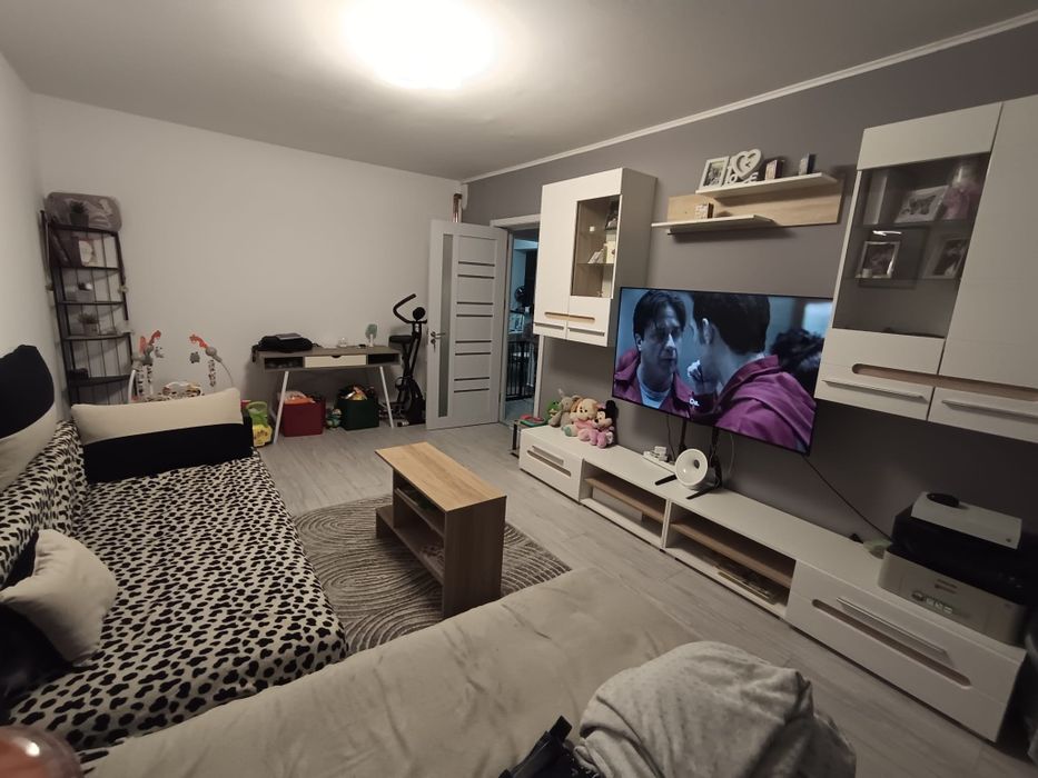 Vând apartament 3 camere decomandate — fotografia 1