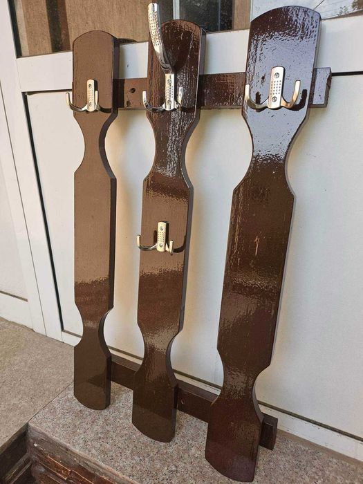 Дървена закачалка