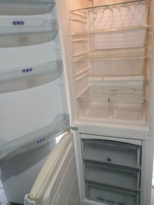 Frigider tip combină frigorifică Whirpool 188