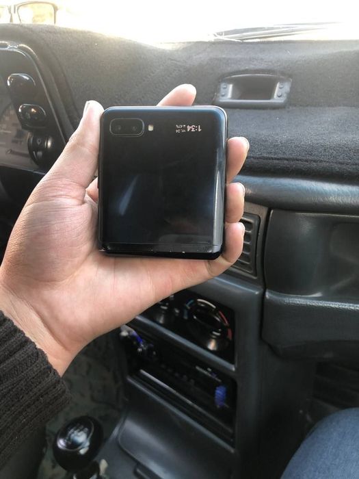 Samsung Z Flip 2 Sotiladi yoki abmen