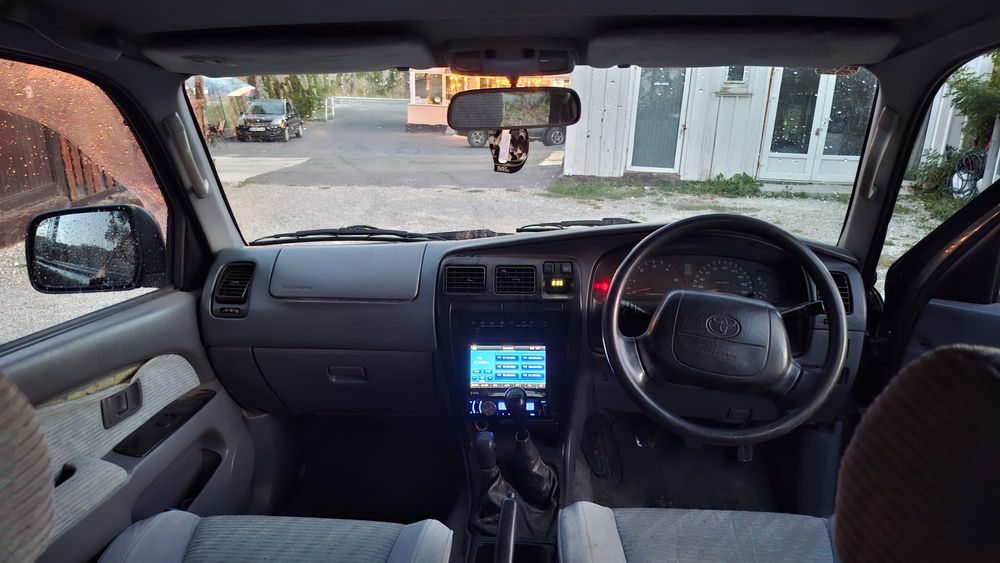 Vand sau achimb Toyota Hilux