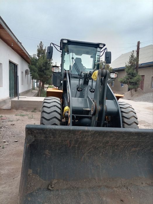 Ekskvator kara yangi