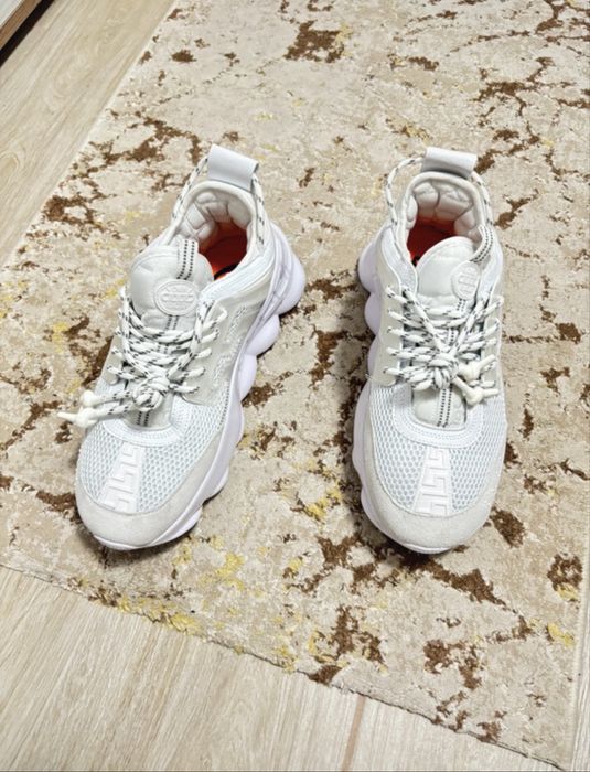 Versace chain reaction