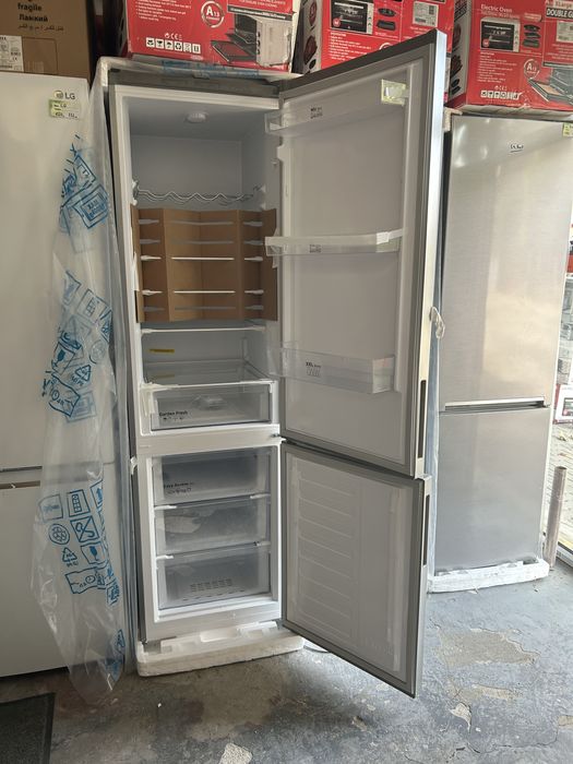 Хладилник с фризер  Arctic  386 литра 200 см , 3 шкафа