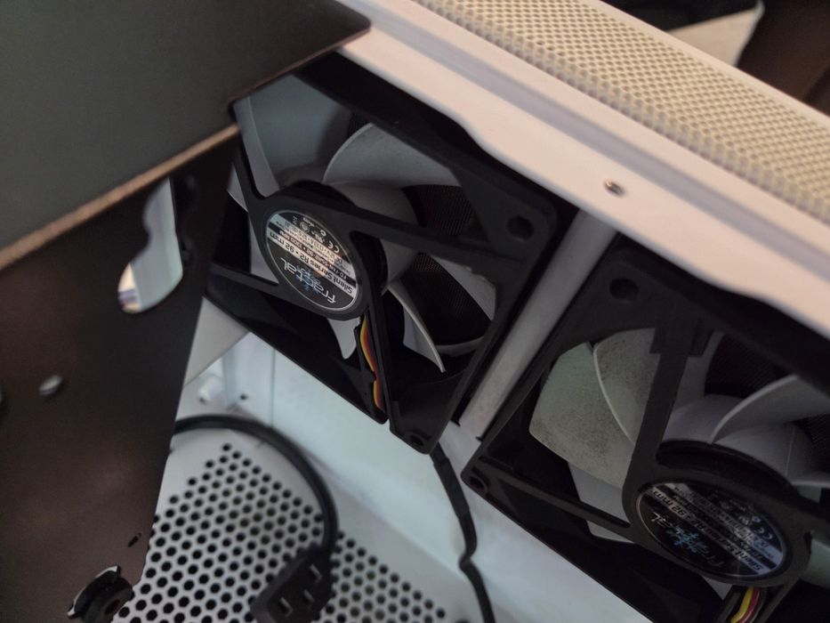 Carcasa Fractal Design node 304