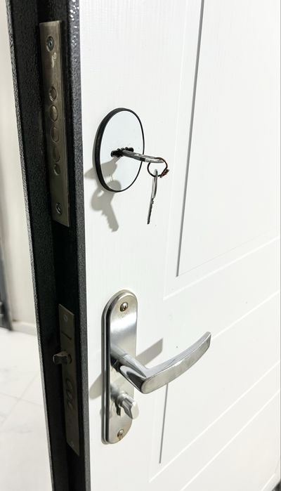 Продам входную дверь