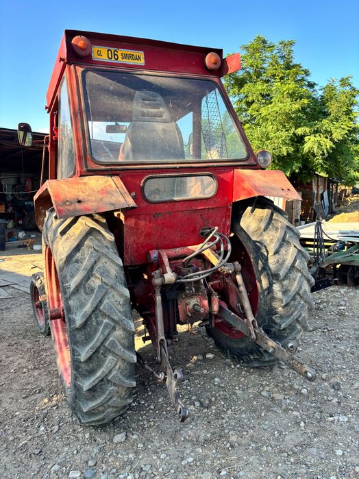 Pachet utilaje agricole tractor U650, 2 pluguri, disc, remorca, greblatoare, cositoare, met si mig
