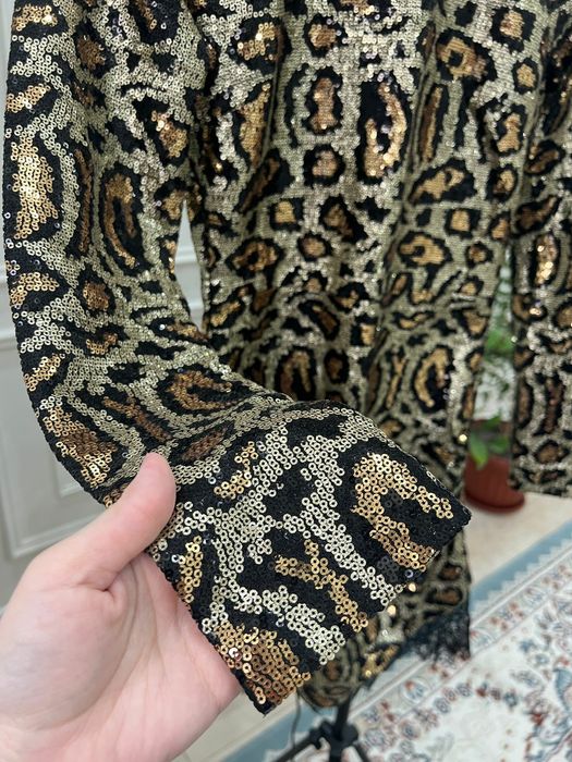 Леопардовые платье в пайетку