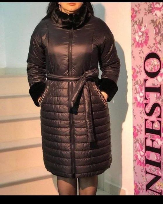 Ayollar kurtkasi sotiladi