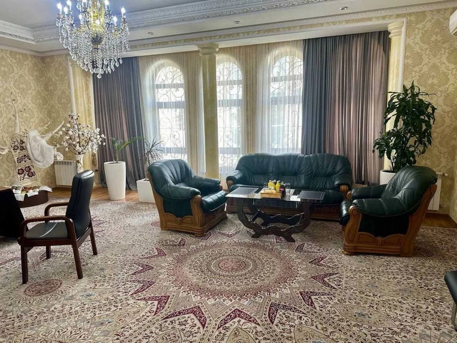 Сдаётся участок в Яккасарайском районе 4,8 стток, 10 комнат ( н319 )