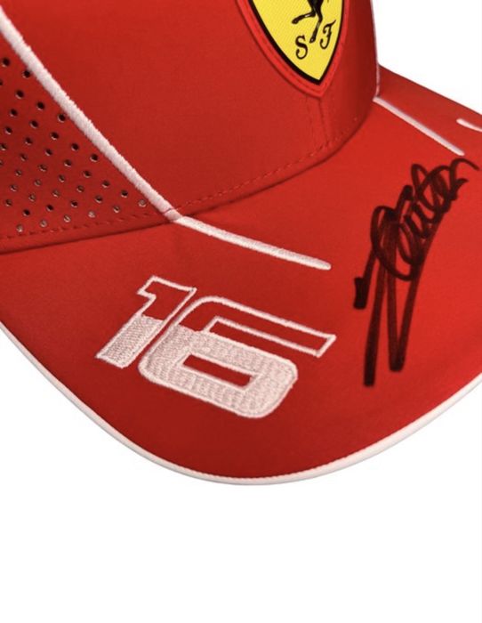 Оригинална шапка Ferrari Charles Leclerc 2024 с автограф