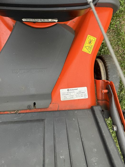 Masina tuns iarba Husqvarna cu tractiune