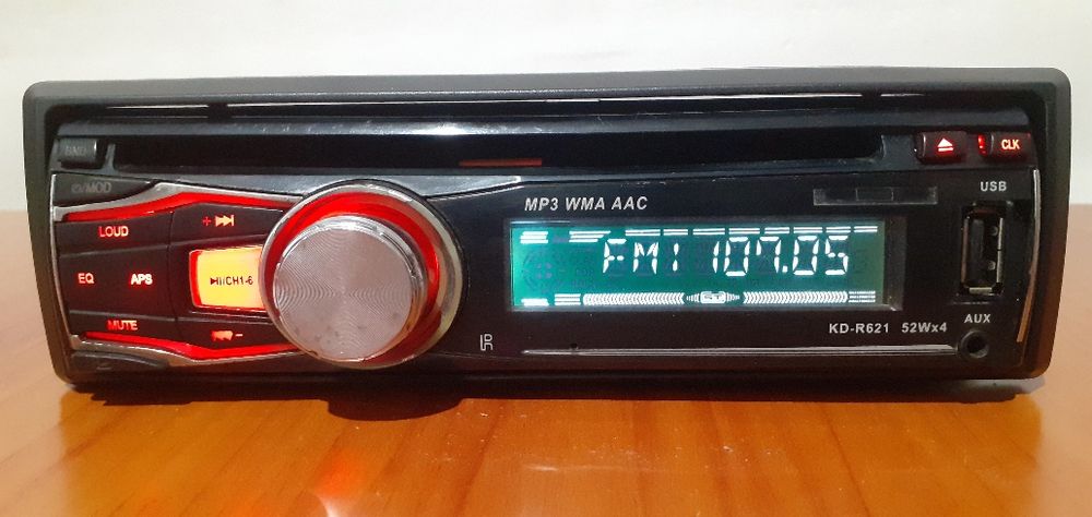 Автомагнитола -FM / USB / AUX / CD / MP3