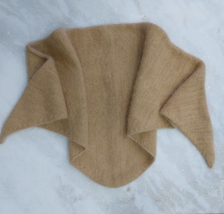 Вязанный пушистый бактус