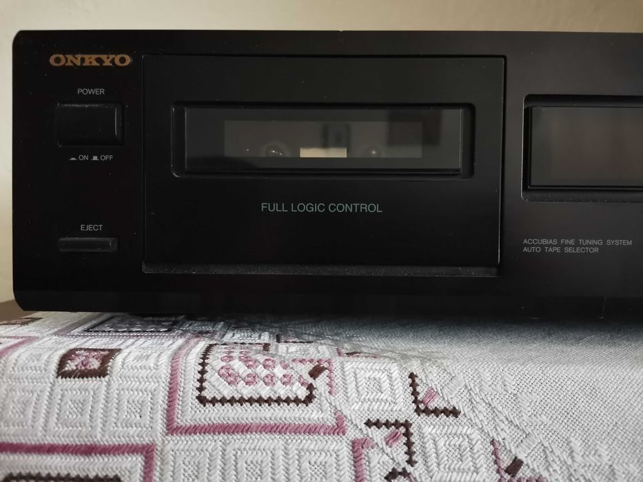 Двуглав касетен дек Onkyo TA-6211
