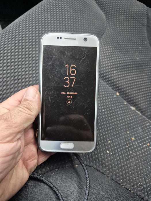 Telefon mobil Samsung S7 cu husa baterie externa