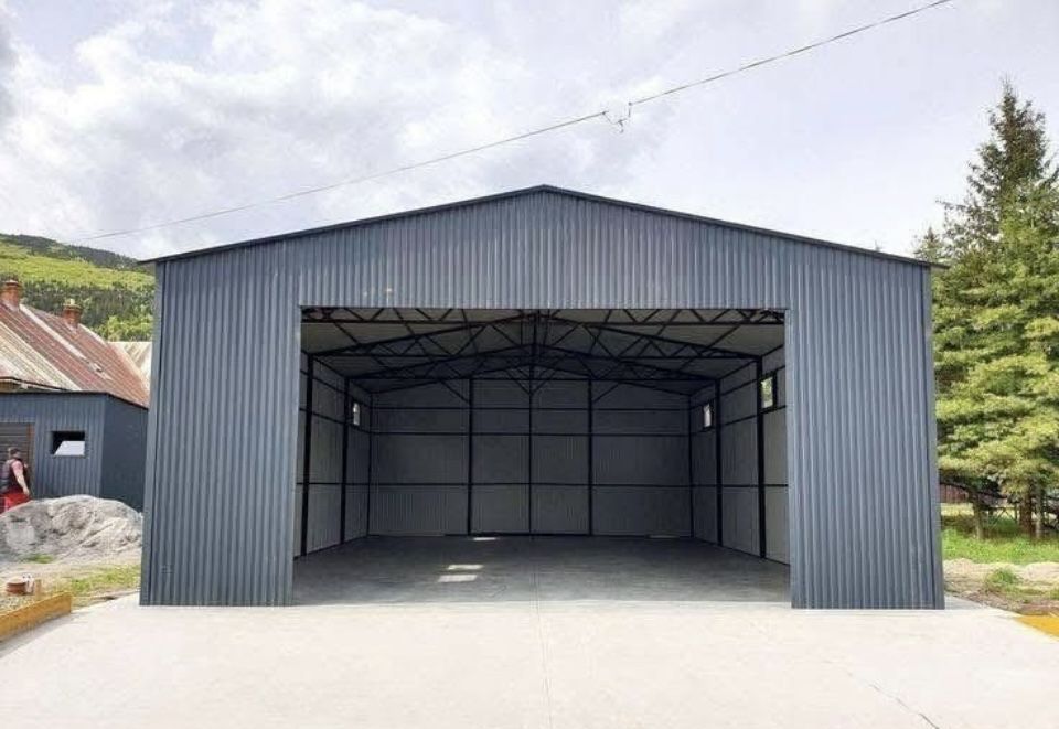 Garaje ajuto pe structura metalica