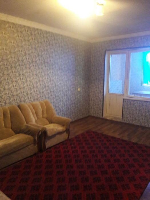 2хонали 3 этаж Чирчик 8 микр Чинара ижарага берилади