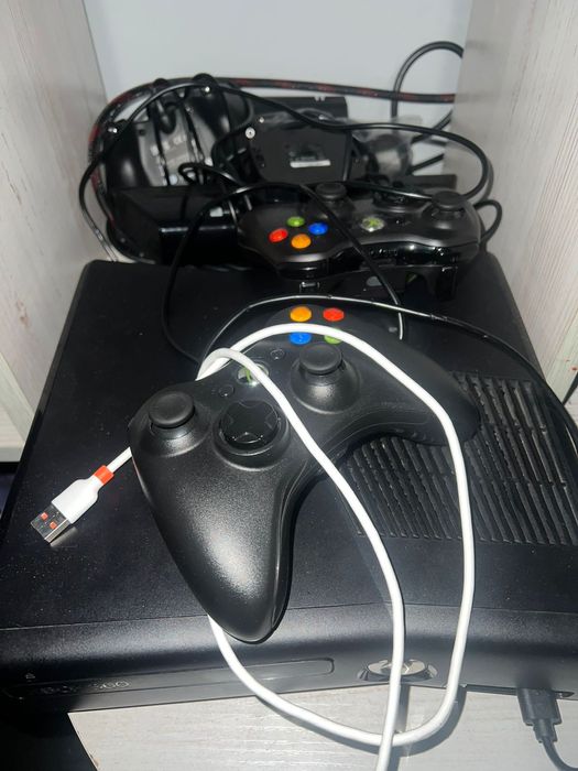 Продам xbox 360 с дисками