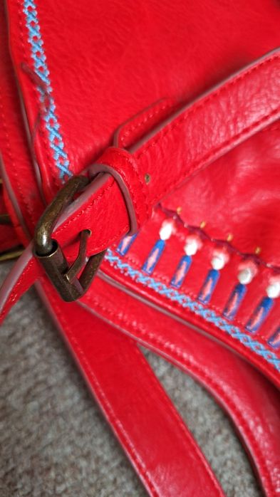 Продавам нова чанта Desigual