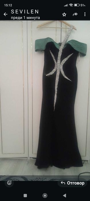 Продавам дамска рокля 44/46номер купено е скоро