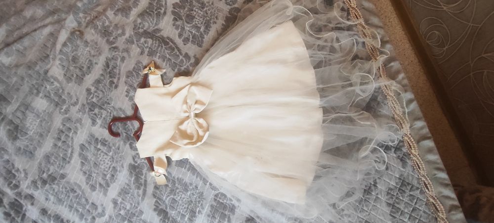 Пышное нарядное платье для девочки +туфельки