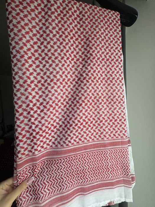 Esarfa suvenir - Ghutra - de pus pe cap in Emitatele Arabe
